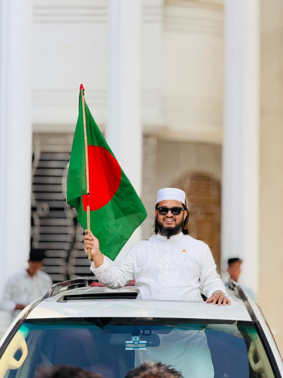 সামাজিক কাজ করে আলোচনায় ওমর আলী রাজ