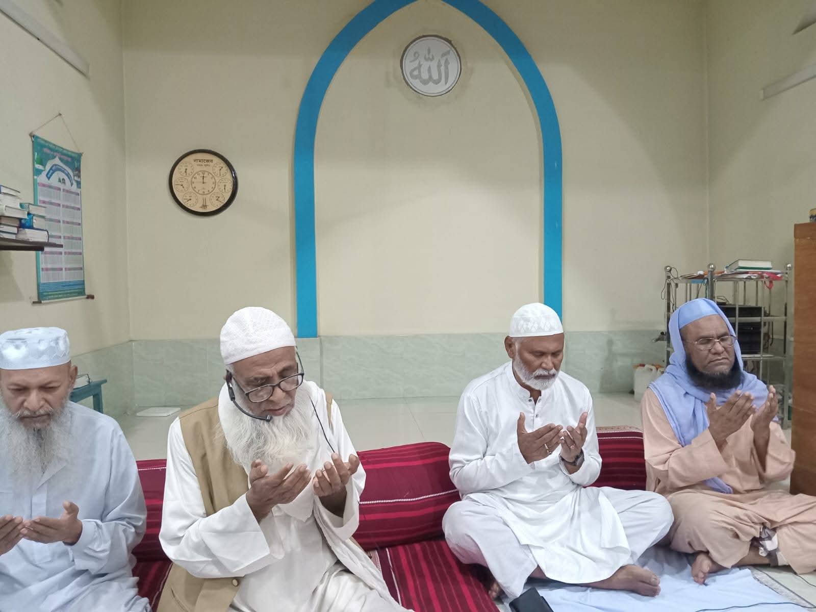 বানিয়াচংয়ে মার্কাজ কর্তৃপক্ষের বিভিন্ন শ্রেণী পেশার মুসল্লিদের নিয়ে বিশাল ইফতার মাহফিল অনুষ্ঠিত
