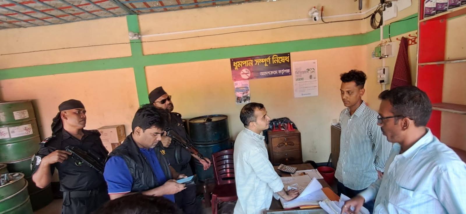 শ্রীমঙ্গলে অবৈধভাবে জ্বালানি তেল মজুতে দুই ব্যবসায়ীকে এক লক্ষ টাকা জরিমানা।