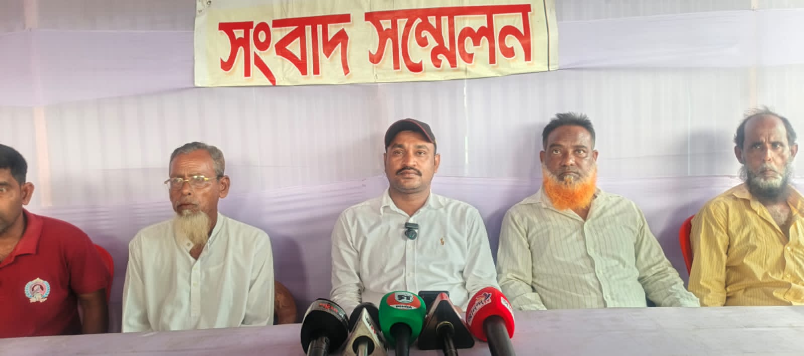 “ভিত্তিহীন সংবাদের প্রতিবাদে দুমকিতে সাবেক যুবদল নেতার সংবাদ সম্মেলন”