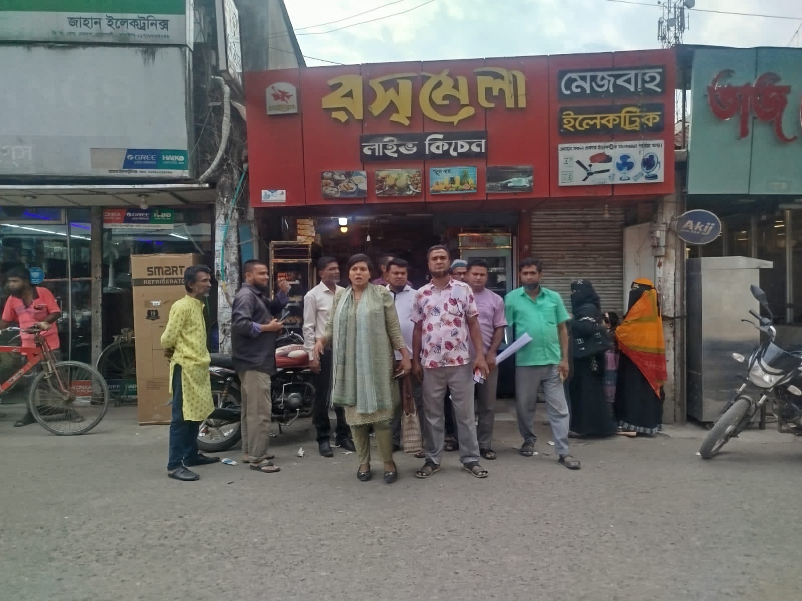 সারাদেশে ভোজ্য তেলের কৃত্রিম সংকটের প্রতিবাদে নোয়াখালীর সেনবাগে ক্যাবের লিফলেট বিতরণ ও মানববন্ধন