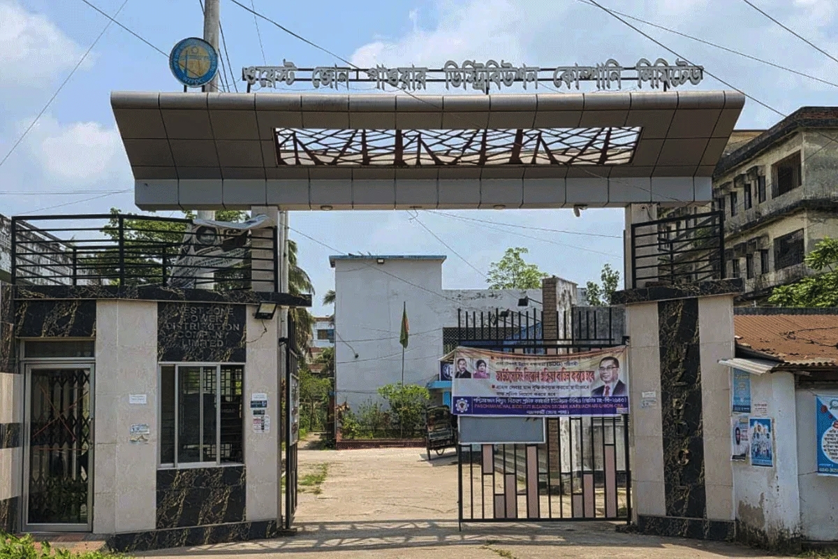 চাহিদার অর্ধেক বিদ্যুৎ সরবরাহ, ঝালকাঠিতে বেড়েছে লোডশেডিং, ভোগান্তিতে পরীক্ষার্থী, ব্যবসায়ী ও সাধারণ মানুষ