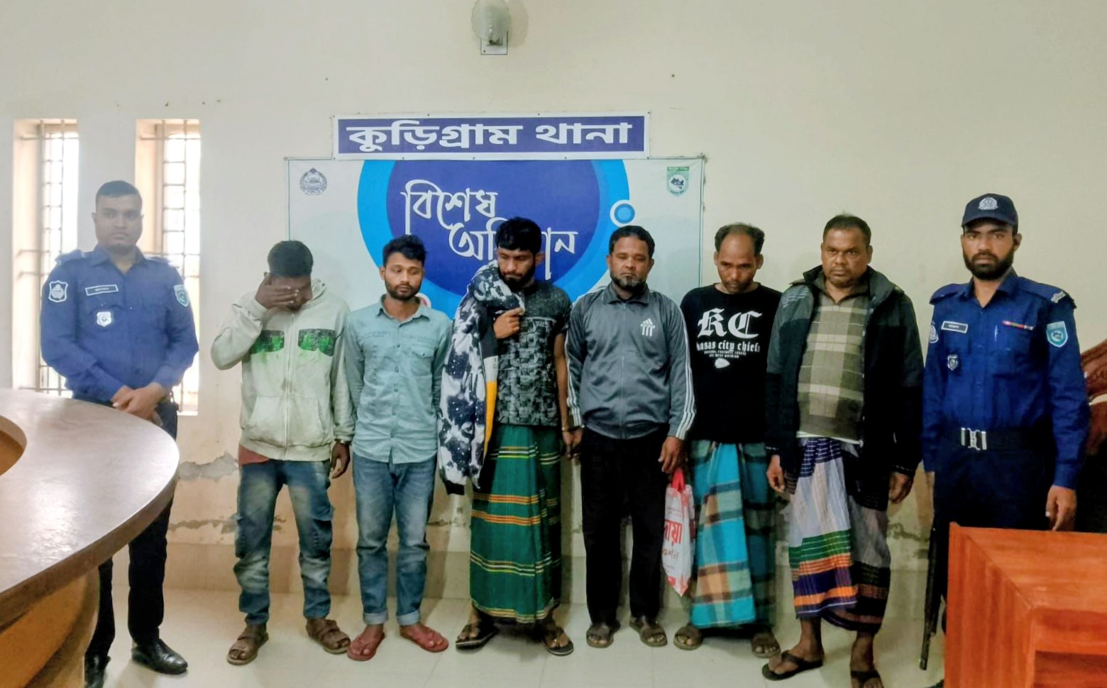 কুড়িগ্রাম জেলা পুলিশের অভিযানে ১০ টি চোরাই মোটরসাইকেল উদ্ধারসহ চোর চক্রের ০৯ জন গ্রেফতার