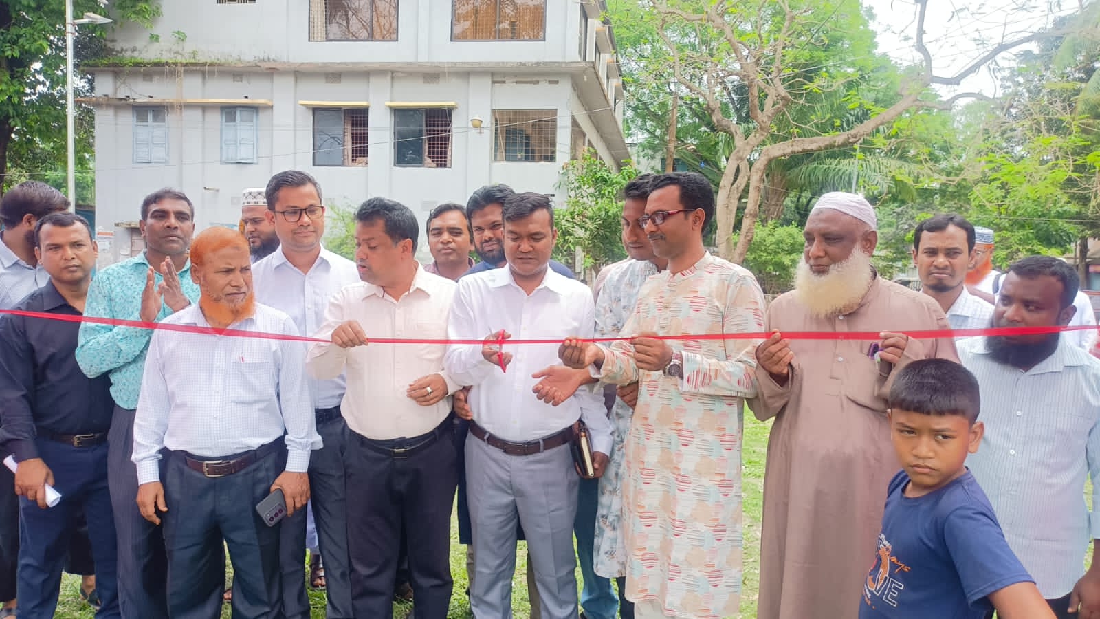 উলিপুরে বিজ্ঞানচর্চায় নতুন দিগন্ত: জাতীয় বিজ্ঞান ও প্রযুক্তি সপ্তাহে শিক্ষার্থীদের উদ্ভাবনী উচ্ছ্বাস