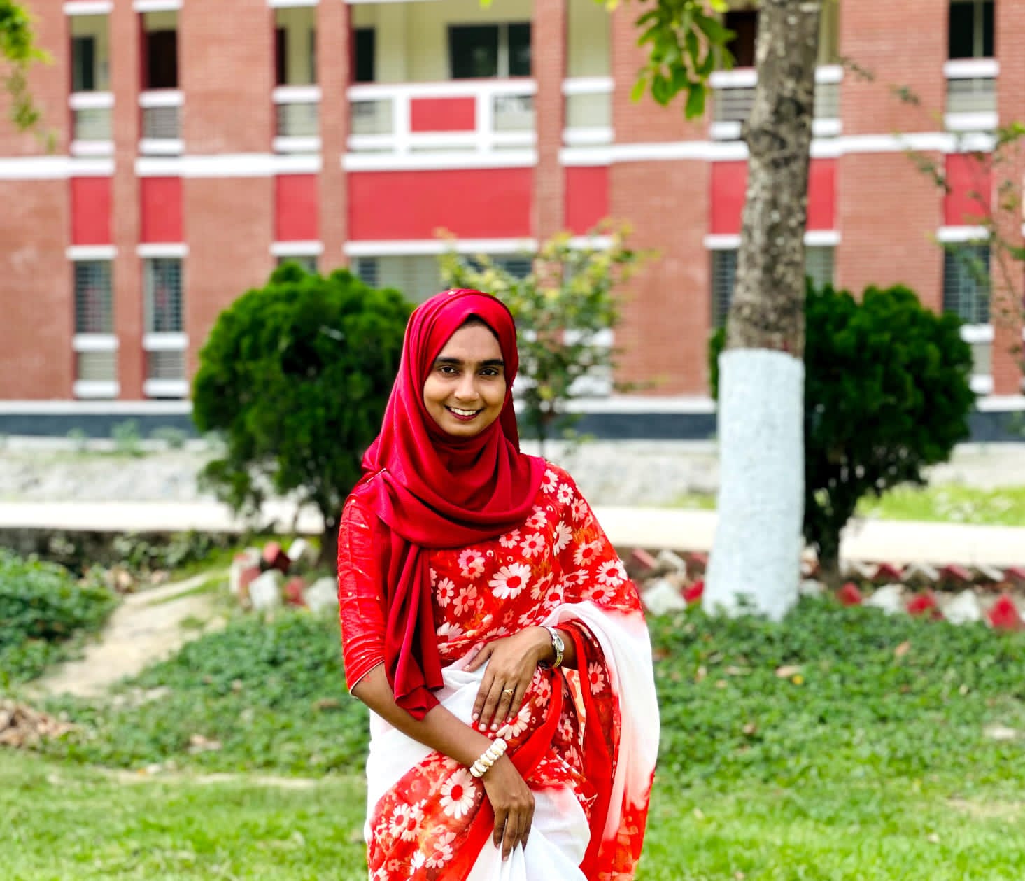 ‎গ্রাম থেকে উঠে এসে রাজশাহী কলেজে সাহিত্য সংগঠনের নেতৃত্বে রাবেয়া