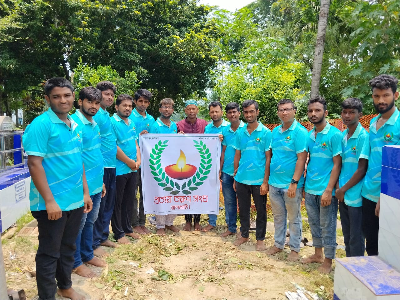 প্রত্যয় তরুণ সংঘের উদ্যোগে কবরস্থান পরিষ্কার-পরিচ্ছন্নতা অভিযান