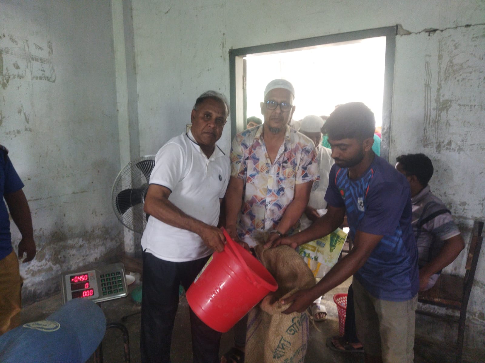 ভাঙ্গুড়ায় ঈদ-উল আযহা উপলক্ষে ভিজিএফ চাল বিতরণ