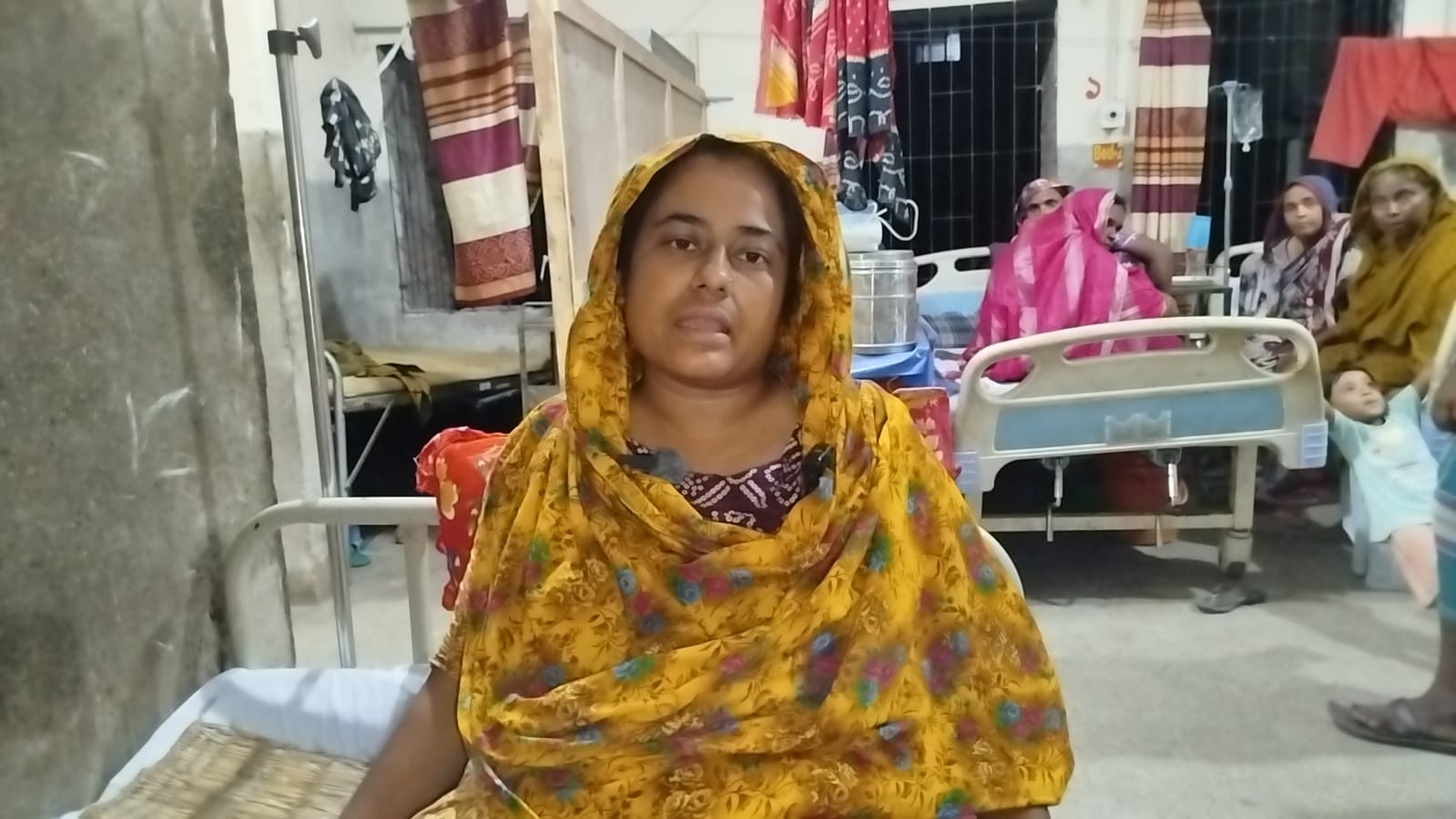 দেবহাটায় দুস্থদের চাল আত্মসাতের প্রতিবাদ করায় গৃহবধূকে পিটিয়ে ও শ্বাসরোধে হত্যার চেষ্টা, স্বর্ণালঙ্কার লুট
