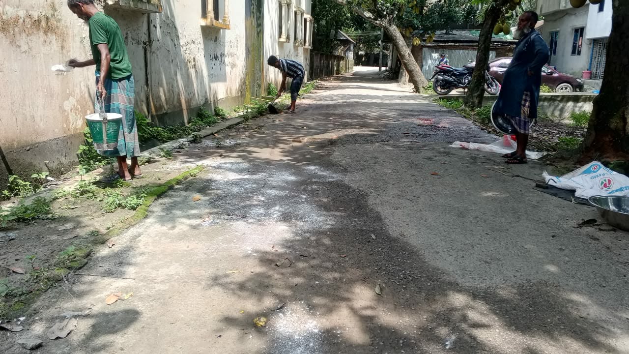 ঈদের দিনেই কোরবানির বর্জ্য অপসারণে মাঠে মনোহরদী পৌরসভা ও উপজেলা প্রশাসন