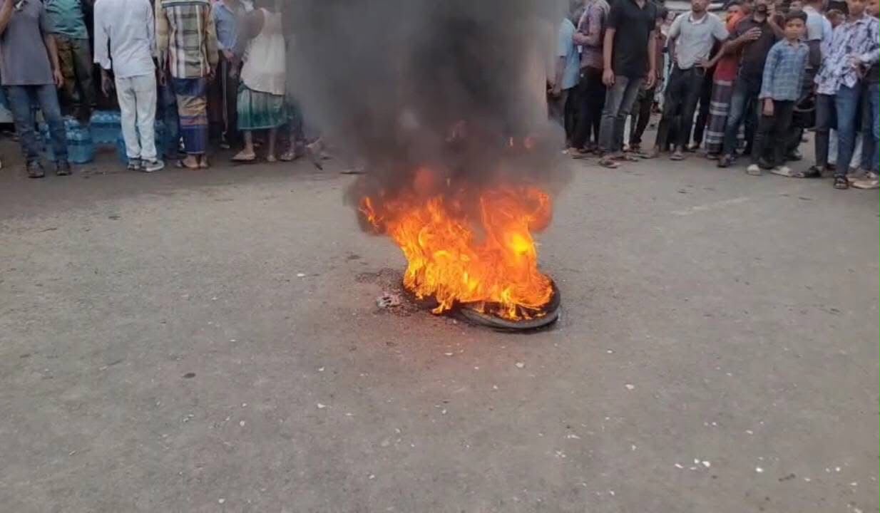 মাদারীপুরে বাসচাপায় শিশুর মৃত্যু, মহাসড়ক অবরোধ