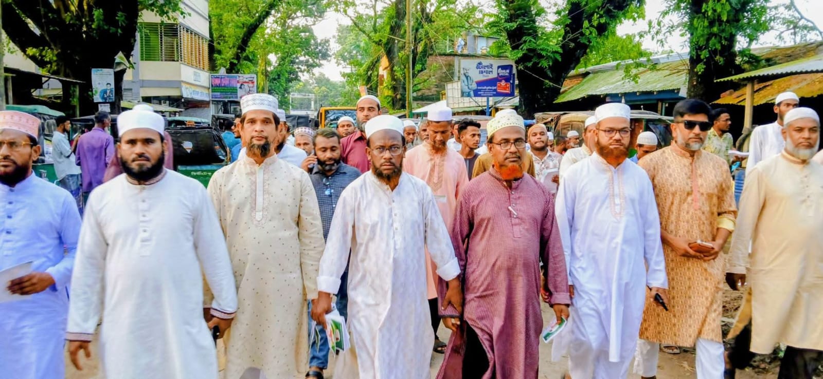 গণভোটের রায় বাস্তবায়ন ও জনদুর্ভোগ নিরসনের দাবিতে কটিয়াদীতে জামায়াতের মিছিল ও লিফলেট বিতরণ