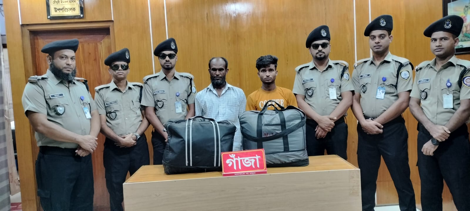 কুমিল্লা থেকে চাঁপাইনবাবগঞ্জে আনা ১৪ কেজি গাঁজাসহ ২ মাদক কারবারি গ্রেফতার