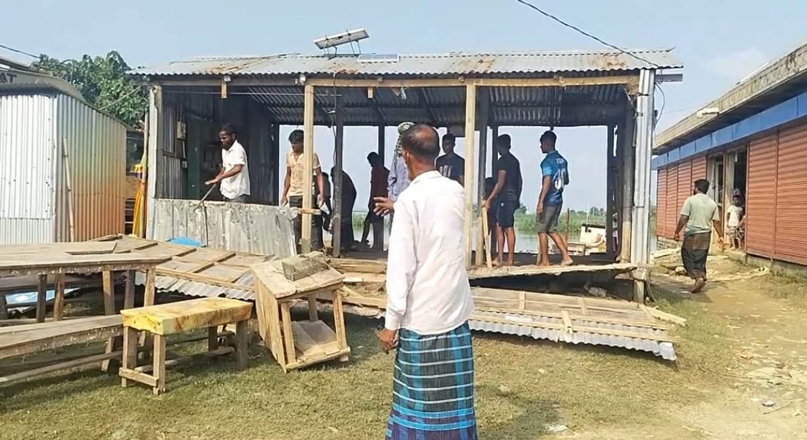 ধর্মপাশার সুখাইড় বাজারে প্রশাসনের সহায়তায় বেদখল জায়গা ফেরত পেয়েছেন অভিজিৎ সরকার