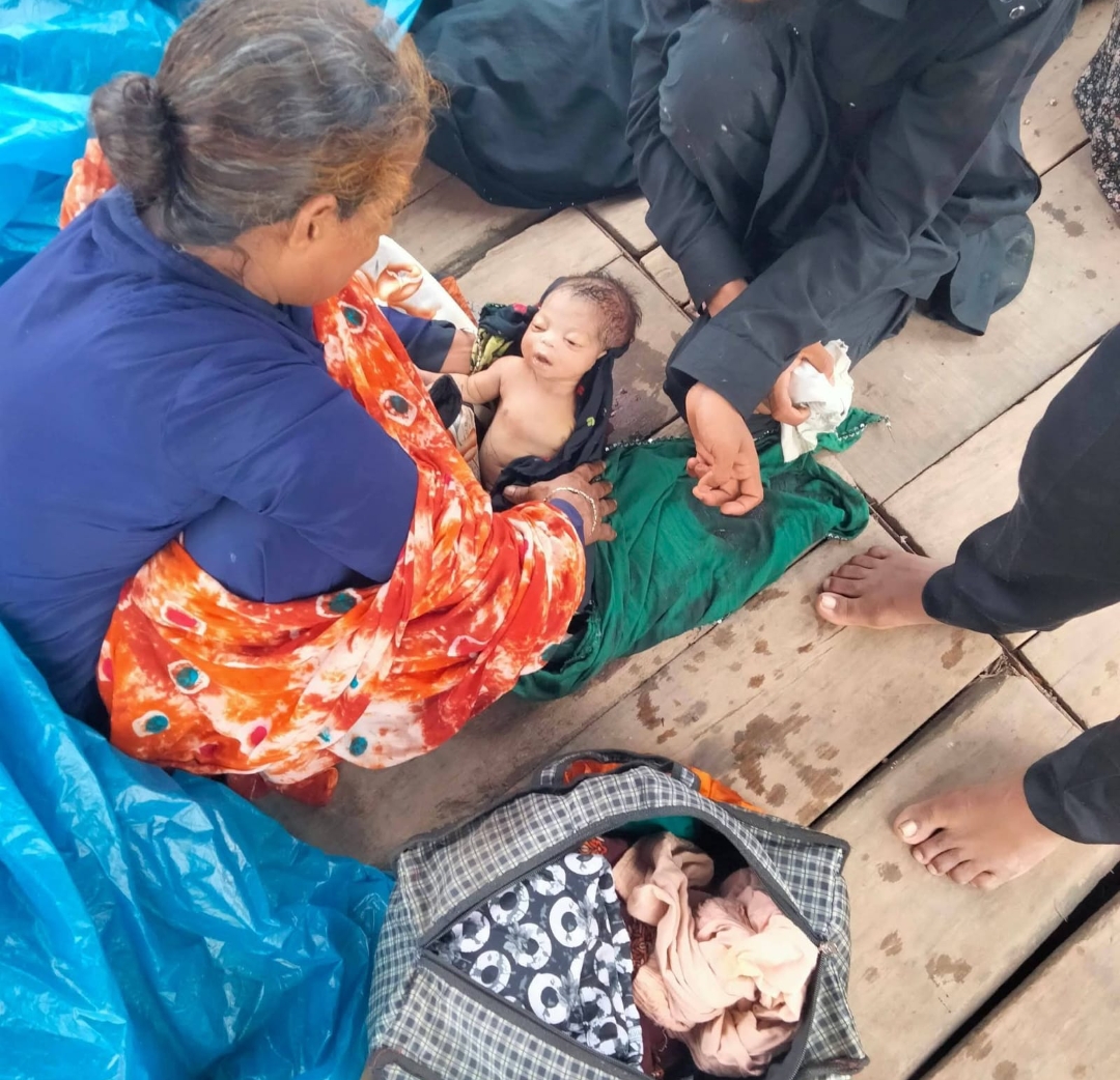চরম অবহেলিত হাওরের স্বাস্থ্য ব্যবস্থা: যাত্রী পারাপার খেয়ায় ভূমিষ্ট শিশুর মৃত্যু