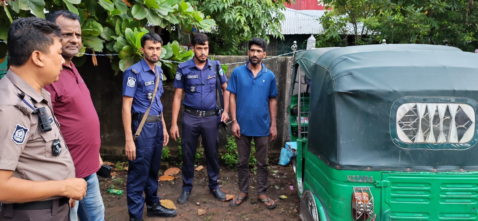 রাসেল নামের জৈনক ব্যক্তি চুরির পস্তূতি খালিন পটিয়া হাইওয়ে থানায় আটক