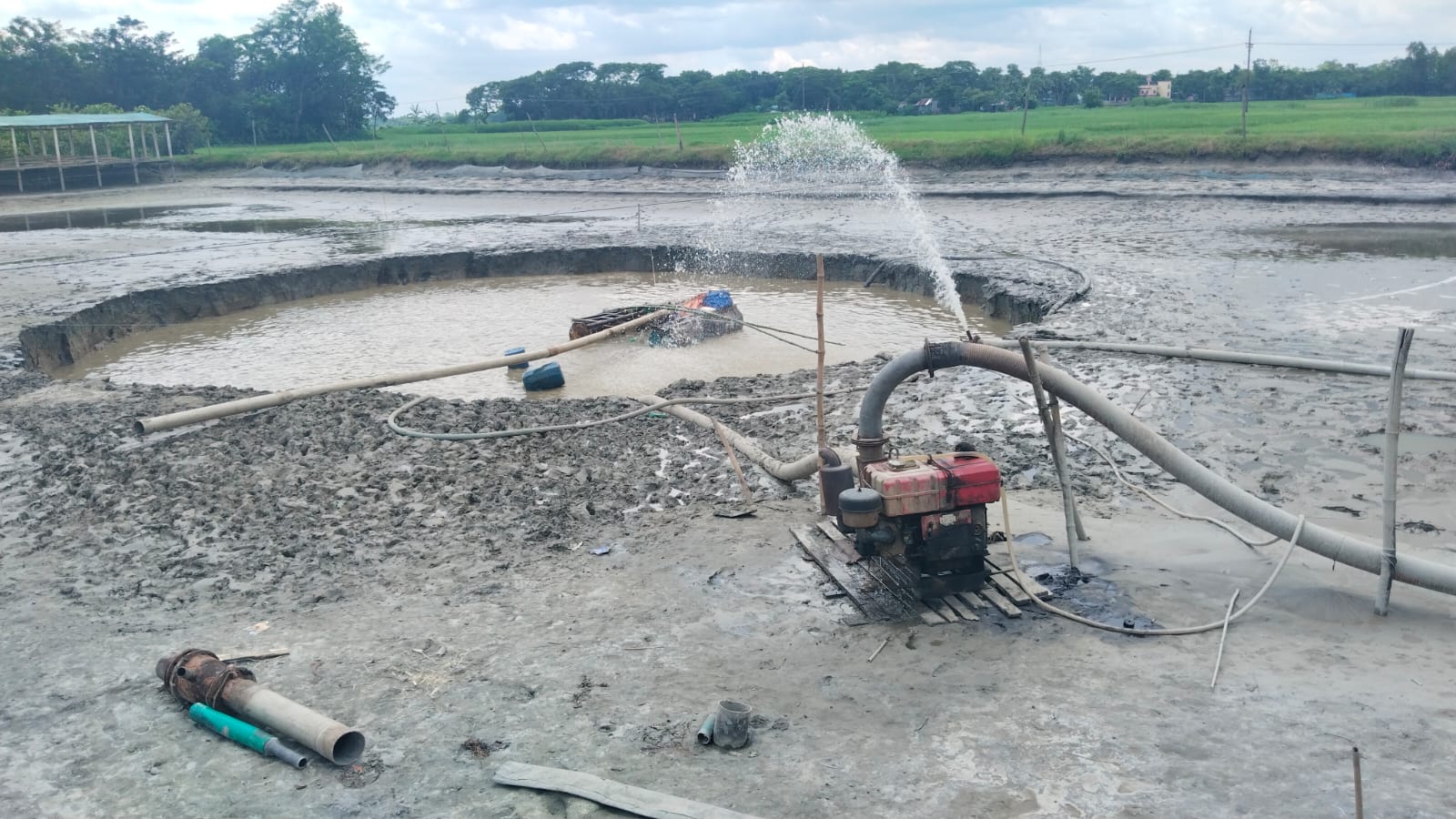 চান্দিনায় অবৈধ ড্রেজারের বিরুদ্ধে অভিযানে ২টি ড্রেজার ধ্বংস, ৫০ হাজার টাকা জরিমানা