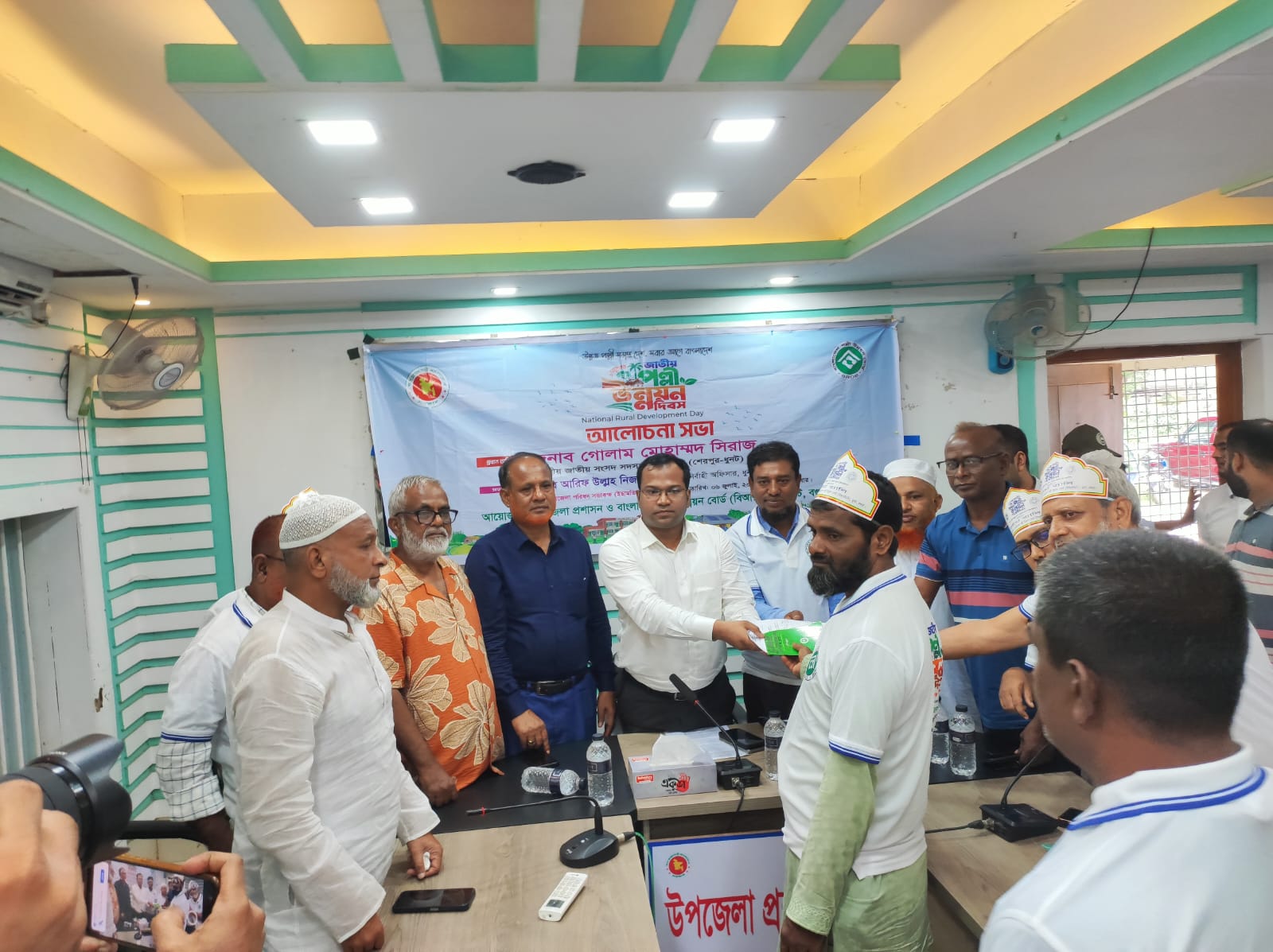 ধুনটে জাতীয় পল্লী উন্নয়ন দিবস পালিত, ৭ উদ্যোক্তার মাঝে ৫ লাখ টাকার ঋণ বিতরণ