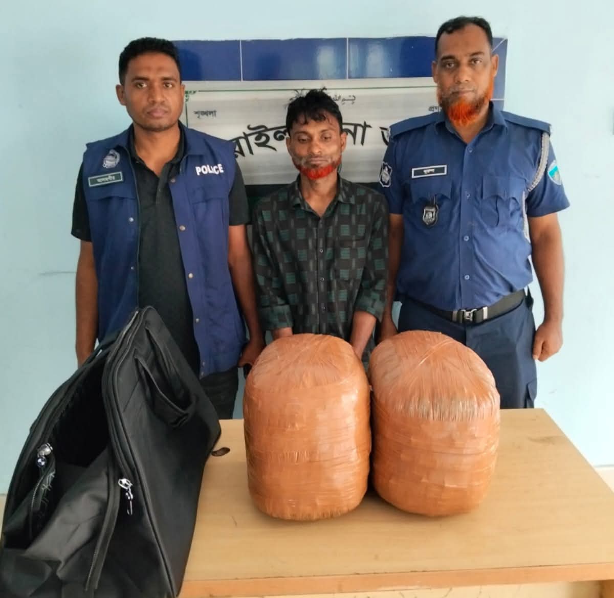 সরাইলে ১০ (দশ) কেজি গাঁজাসহ ১ মাদক কারবারী গ্রেফতার।