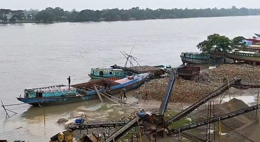 সুনামগঞ্জে মুষলধারে বৃষ্টিপাত: গত ২৪ ঘন্টায় ২৬৫ মিলিমিটার বৃষ্টিপাত রেকর্ড করা হয়েছে,বাড়ছে সবগুলো নদ-নদীর পানি।