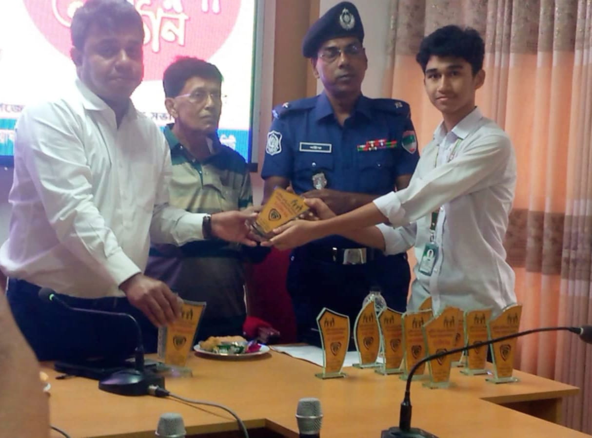 বটিয়াঘাটায় দুনীতি প্রতিরোধ কমিটির আয়োজনে বিতর্ক ও রচনা প্রতিযোগিতা অনুষ্ঠিত