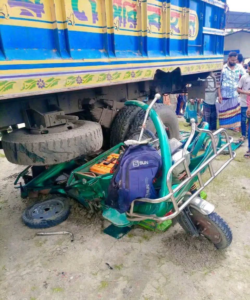 ময়মনসিংহে ট্রাক-অটোরিকশার মুখোমুখি সংঘর্ষে নিহত ৩, আশঙ্কাজনক একজন