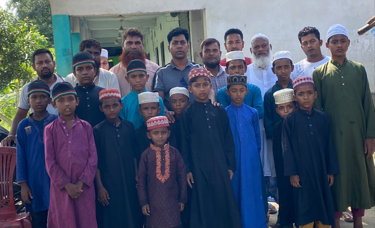এতিমখানার শিশুদের মুখে হাসি ফোটালেন মোঃ মিলন মিয়া এইচ এম রাহুল ঝিনাইদহ