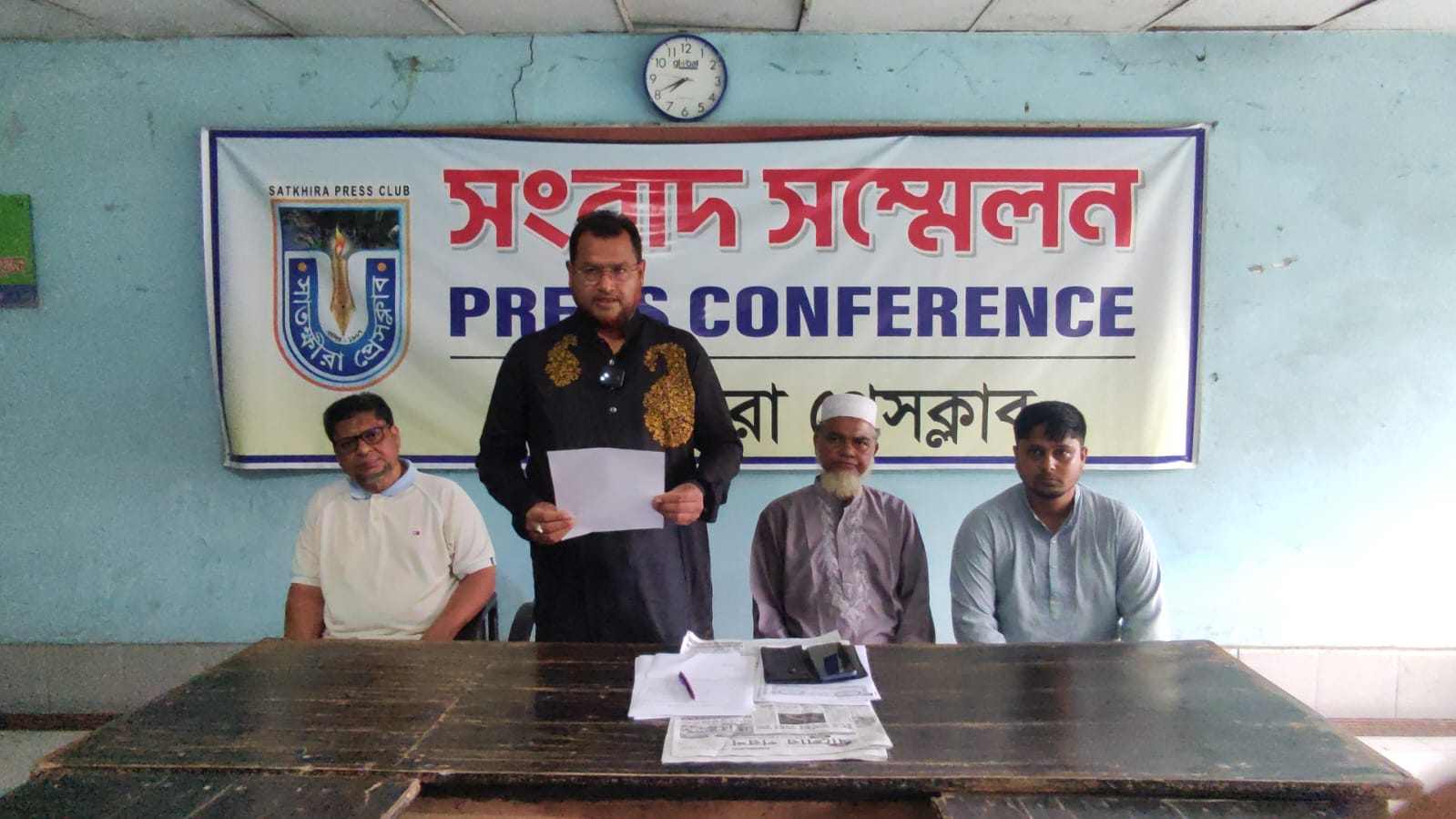 জমি-সংক্রান্ত বিরোধের জেরে সাতক্ষীরা সদর বৈচানায় দা ও লোহার রডের হামলার অভিযোগে,থানায় মামলা