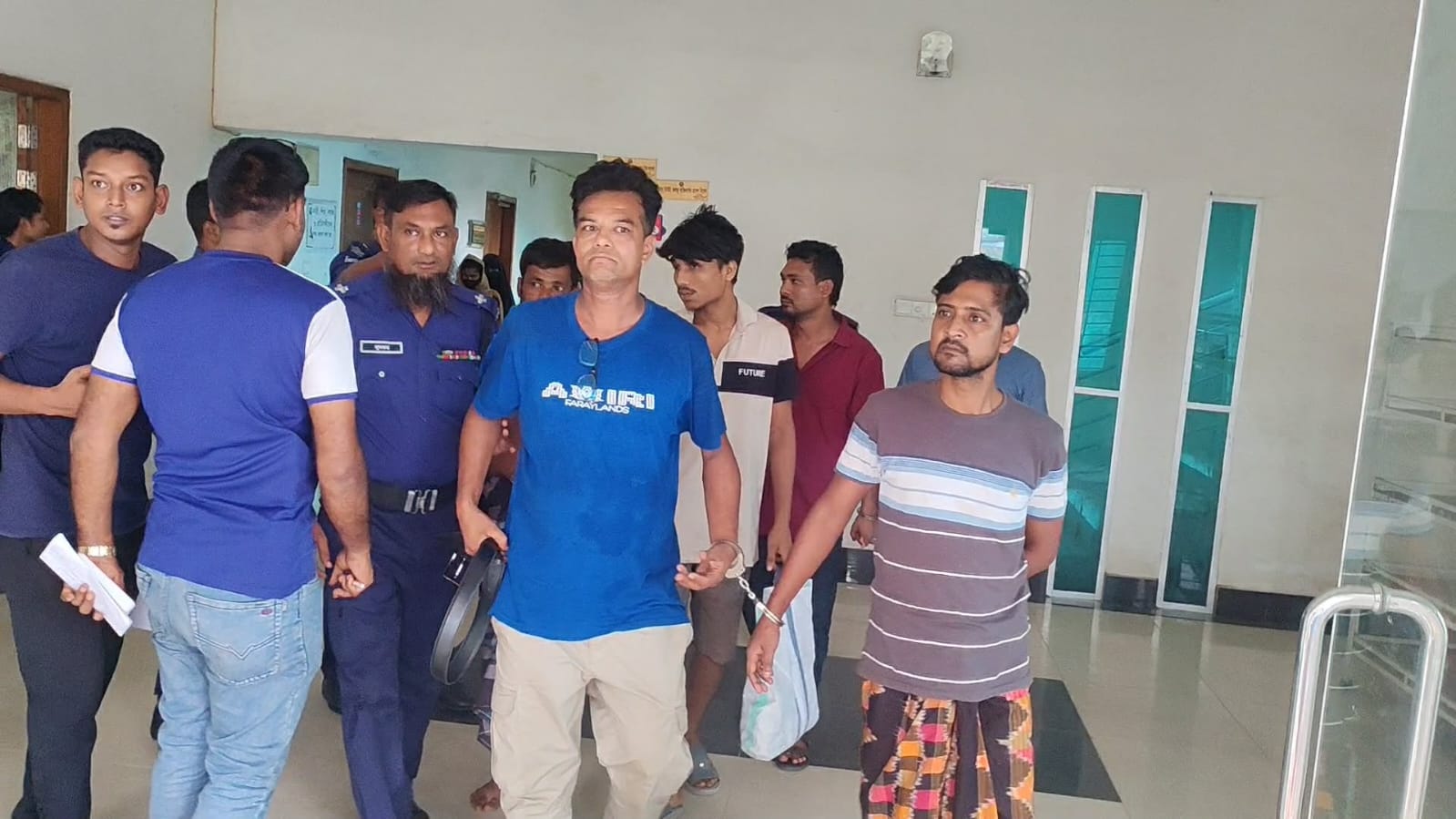 গোবিন্দগঞ্জে পর্নোগ্রাফি ভিডিও ধারণ ও ছড়িয়ে দেওয়ার অভিযোগে নারীসহ ৪ জন গ্রেপ্তার