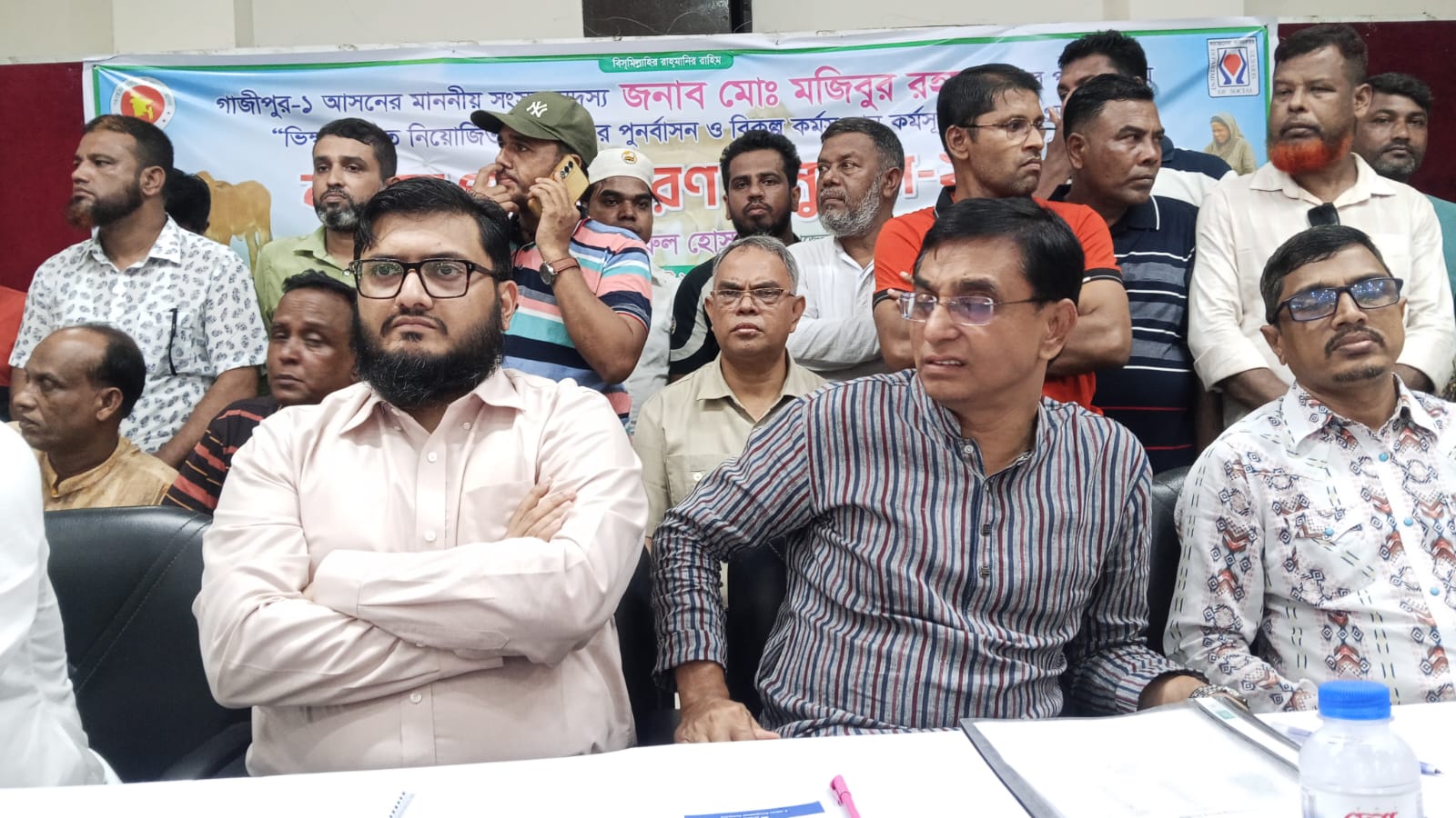 কালিয়াকৈরে ভিক্ষুক পুনর্বাসন ও বিকল্প কর্মসংস্থান সৃষ্টির লক্ষে বকনা গরু বিতরণ অনুষ্ঠিত