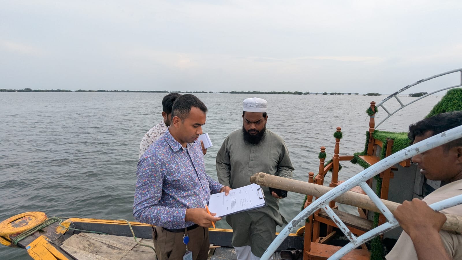 টাঙ্গুয়ার হাওরে ইসিএ এলাকায় অবৈধ প্রবেশ: ৬ হাউজবোটকে জরিমানা, সচেতনতামূলক অভিযান’