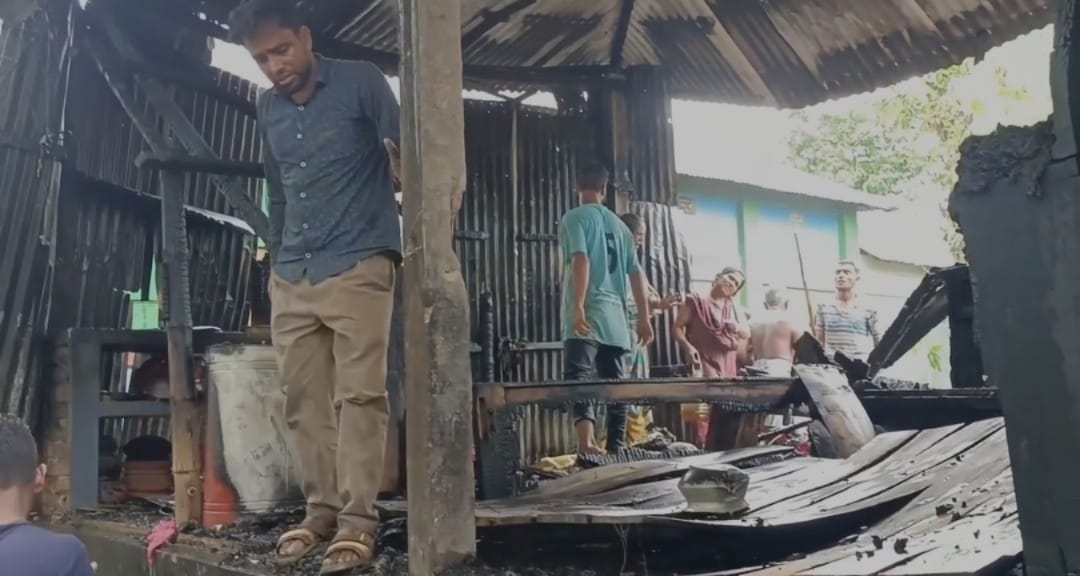 নাসিরনগর হরিপুরে গ্যাস সিলিন্ডার বিস্ফোরণে ভয়াবহ অগ্নি কান্ড ঘটে।