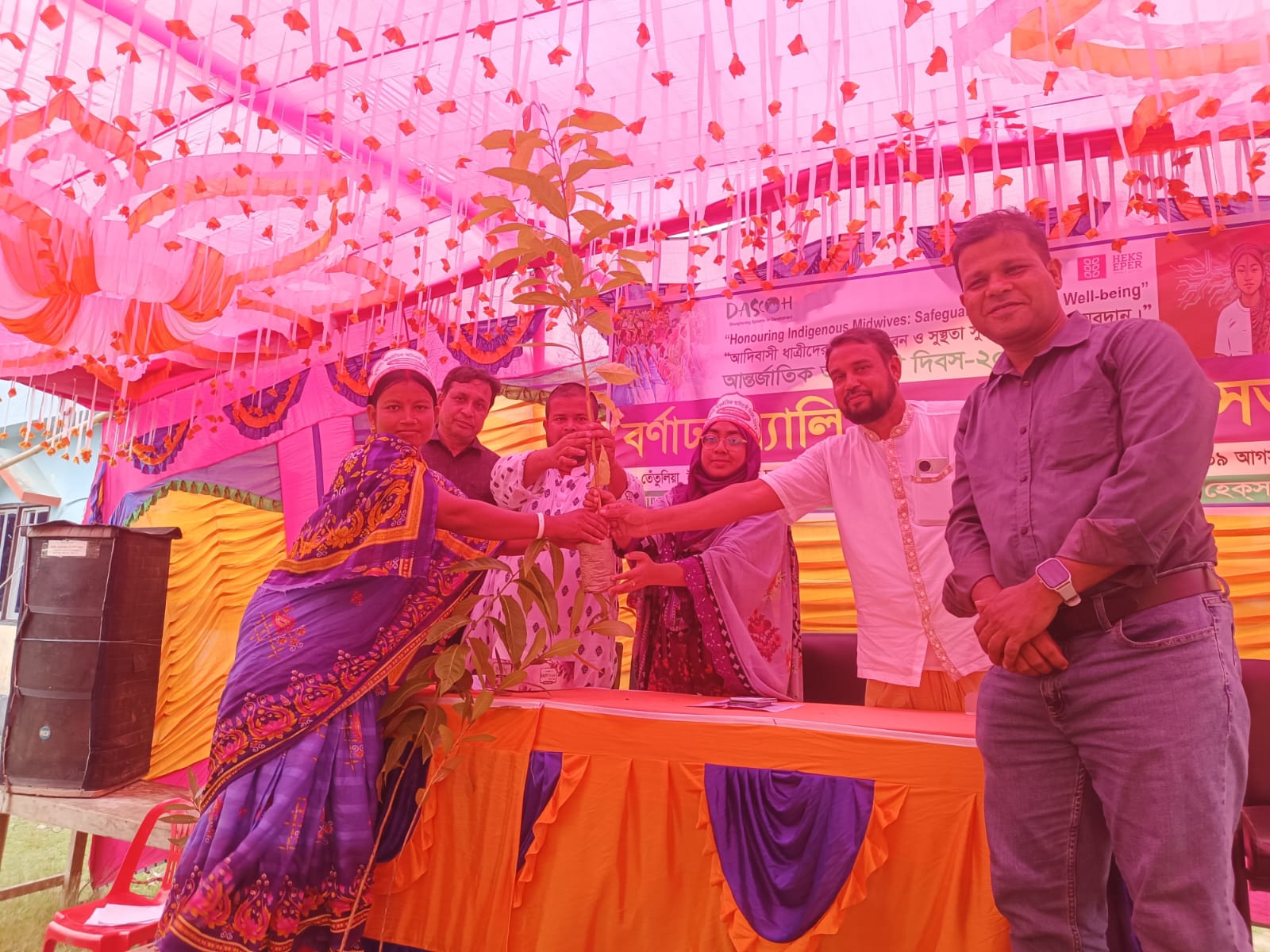 পোরশায় উৎসব মুখর পরিবেশে ৯ আগষ্ট আন্তর্জাতিক আদিবাসী দিবস পালিত হয়েছে।