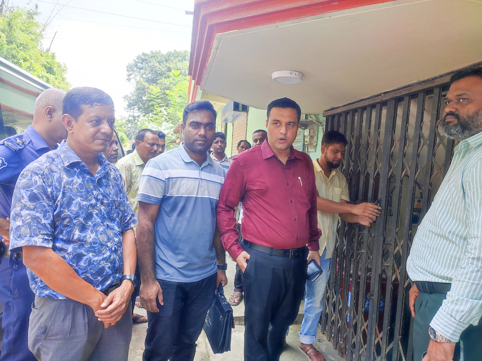 গোদাগাড়ীতে অনিয়মের অভিযোগে ‘সেবা ক্লিনিক’ সিলগালা