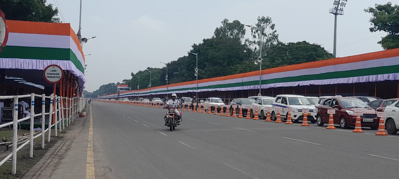 ৮০তম স্বাধীনতা দিবসের প্রস্তুতি এবং পরিদর্শনে কলকাতা পুলিশ কমিশনার ও বোম স্কোয়াড কুকুর।