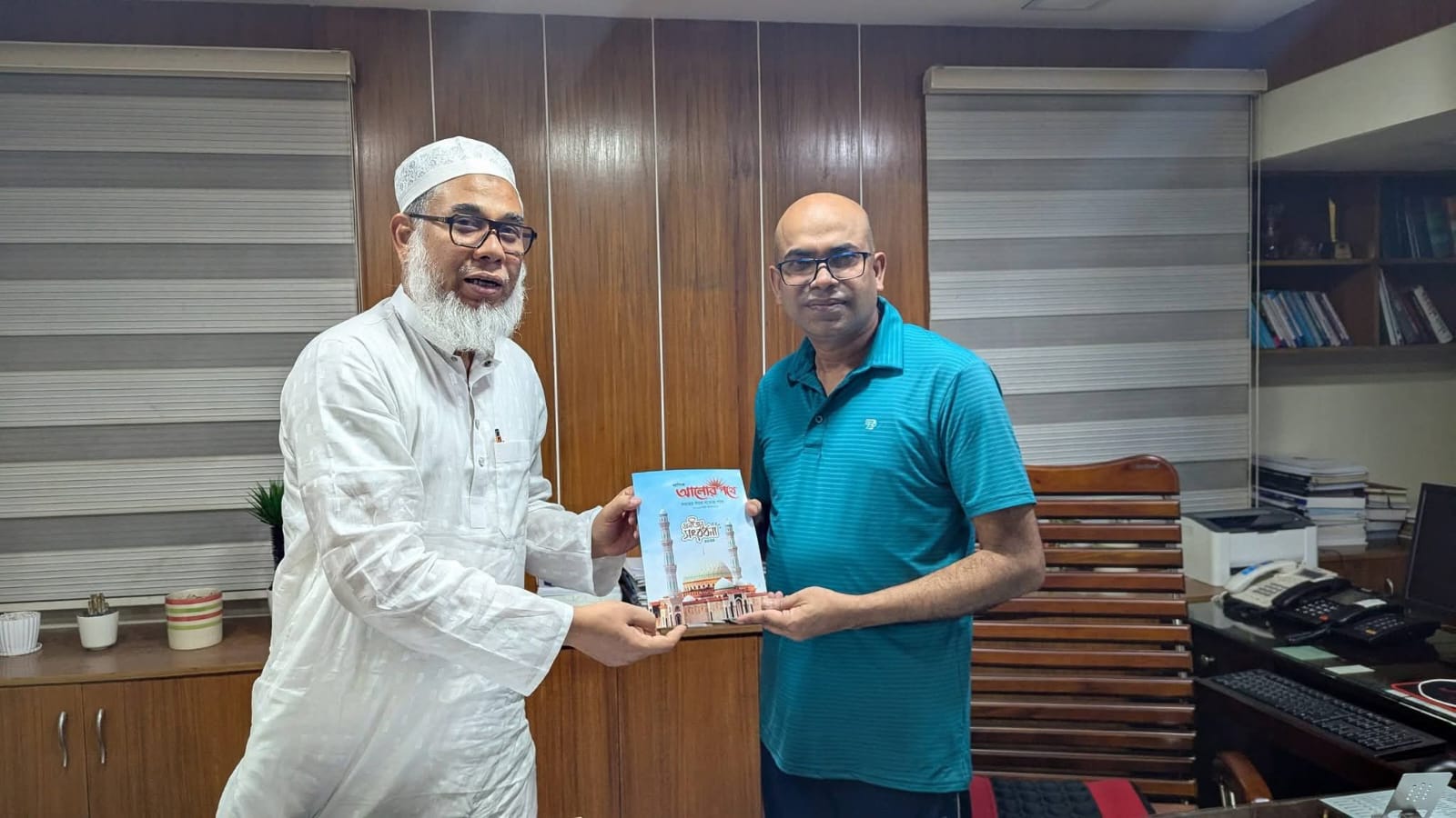 সীরাত মাহফিল উপলক্ষে ঢাকা লালবাগ বিভাগের উপ-পুলিশ কমিশনার তালেবের সাথে সৌজন্য সাক্ষাত করেছেন