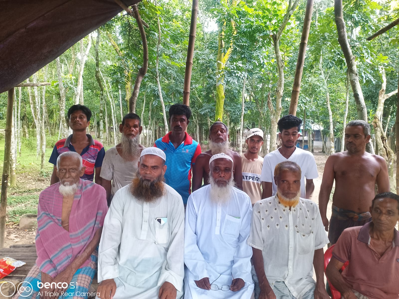 গৌরীপুরের চেয়ারম্যান প্রার্থী আলহাজ্ব আব্দুল হান্নান সহ তার লোকজন ভোটারদের ধারে ধারে।
