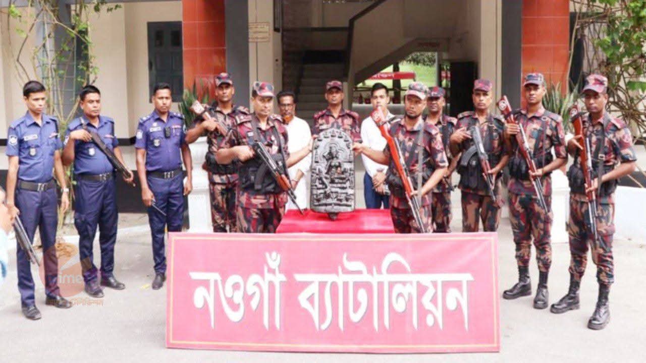 নওগাঁ টাস্কফোর্সের অভিযানে ৩৮ লাখ টাকার কষ্টিপাথরের তারাদেবীর মূর্তিসহ এক জন আটক