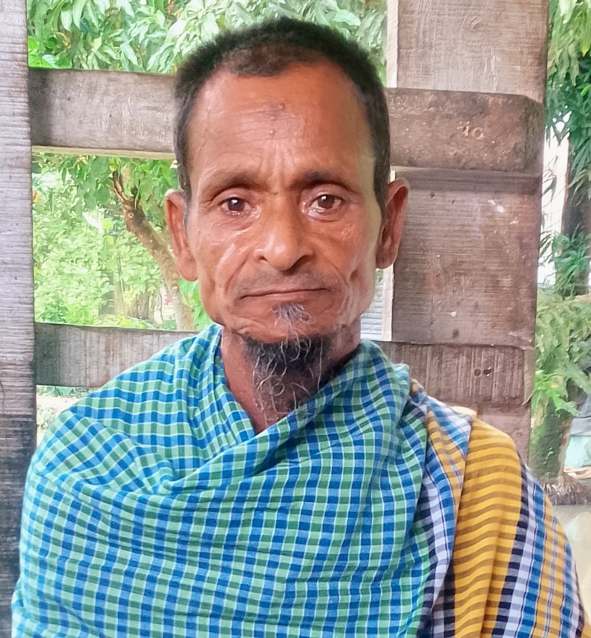 রাজাপুরে দিনমজুর মন্নান ক্যান্সার রোগে আক্রান্ত হয়ে বিনেচিকিৎসায় মৃত্যুশয্যায়।