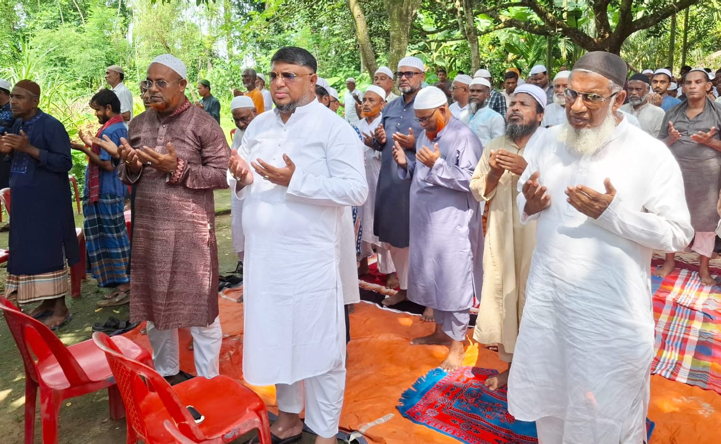 প্রয়াত স্বামীর আত্মার মাগফেরাত কামনায় কুলখানি করলেন মহিলা দলনেত্রী নাজমা আক্তার