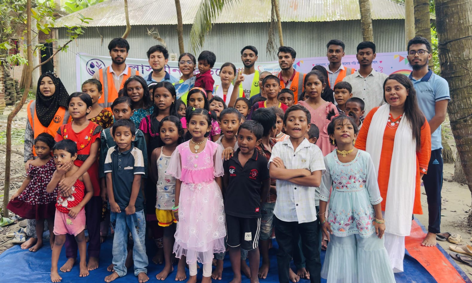 অসহায় শিশুদের মুখে হাসি ফোটাতে কাশিয়ানীতে ‘শিশুদের আনন্দ উৎসব’