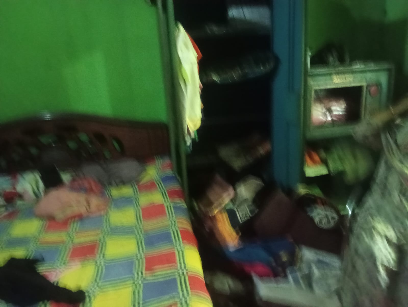 লোহাগাড়ায়- সাংবাদিকের বাসায় চুরি, নগদ টাকা স্বর্ণালঙ্কার লুট’ রাত নামলেই আতঙ্ক’