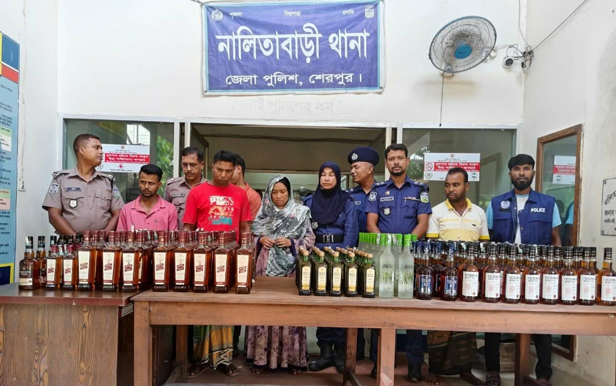নালিতাবাড়ীতে পৃথক অভিযানে ২৫০ বোতল ভারতীয় মদসহ গ্রেপ্তার-৪
