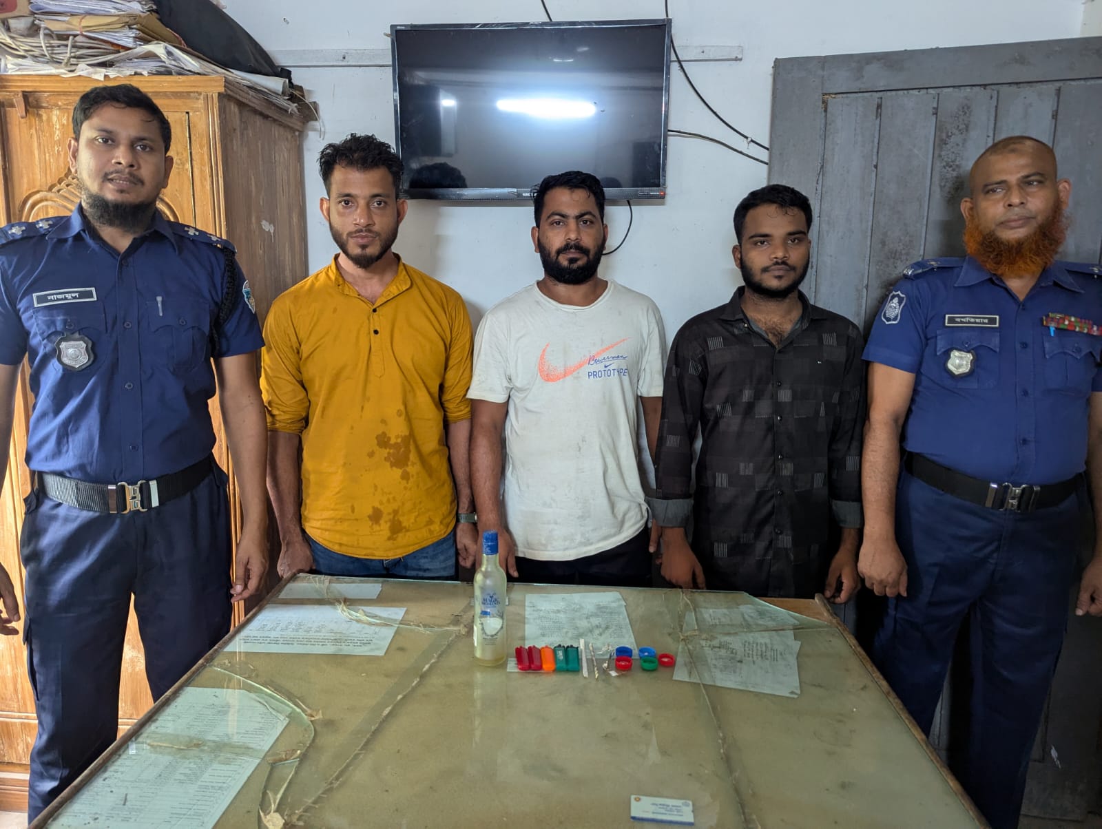 দীঘিনালায় আবাসিক হোটেলে অভিযান, মাদক সেবনের সরঞ্জামসহ গ্রেপ্তার ৩