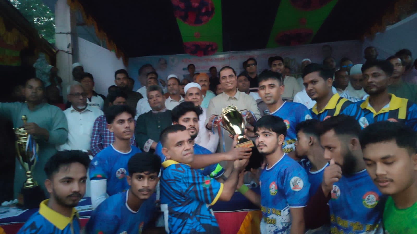 পটিয়ায় শহীদ জিয়া স্মৃতি সংসদ ফুটবল টুর্নামেন্টে ভাটিখাইন চ্যাম্পিয়ন।
