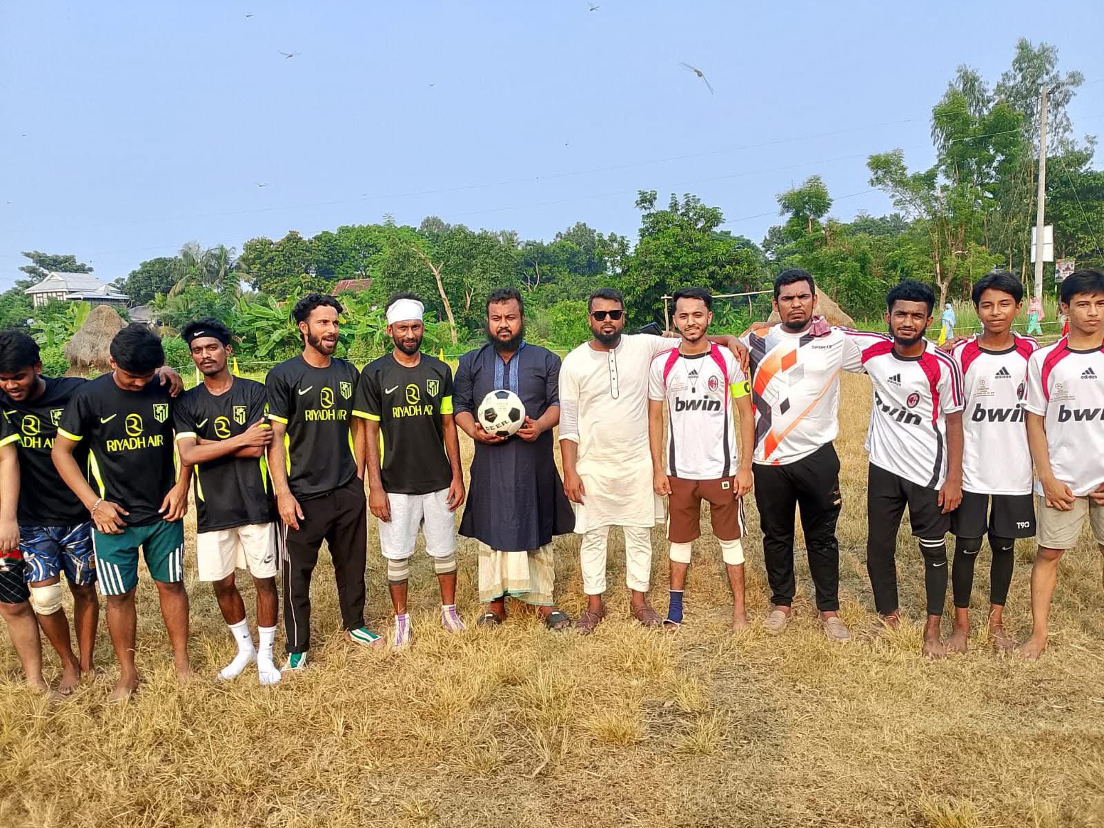 শ্রীনগরে আরাফাত রহমান স্মৃতি মিনি ফুটবল টুর্নামেন্ট অনুষ্ঠিতঃ