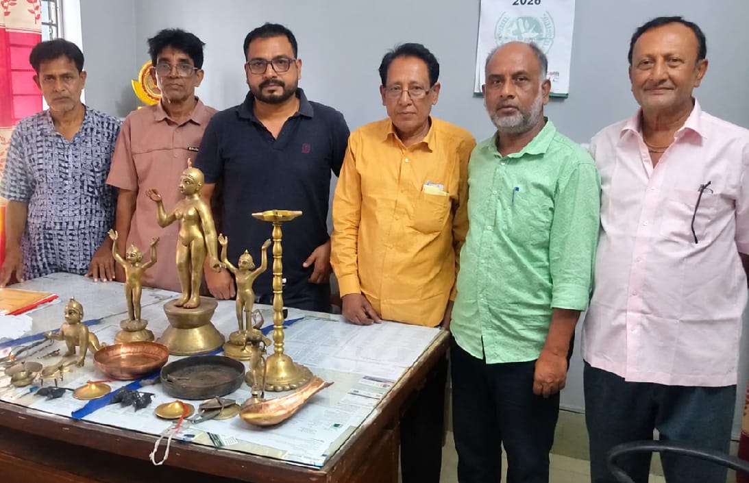 মন্দির থেকে চুরি হওয়া মালামাল উদ্ধার করে বুঝিয়ে দিল পুলিশ