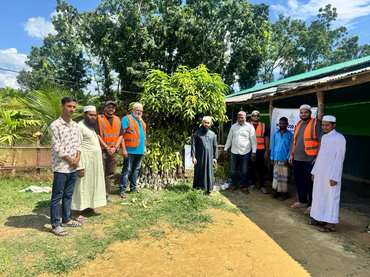 আলীকদমে দাউদি বোহরা সম্প্রদায়ের ‘প্রজেক্ট রাইজ’ বৃক্ষরোপণ ও খাদ্য বিতরণ