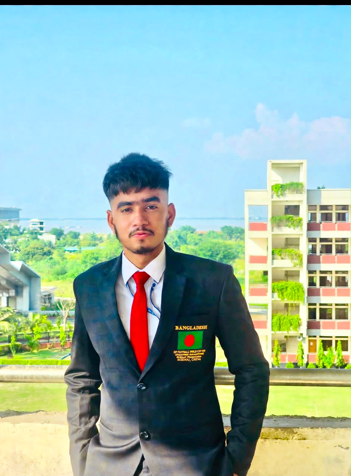 শ্রীনগরের ছেলে লাবিব খান চীনে অনুষ্ঠিতব্য বিশ্বকাপ ফুটবলে অংশগ্রহণ করতে যাচ্ছে: