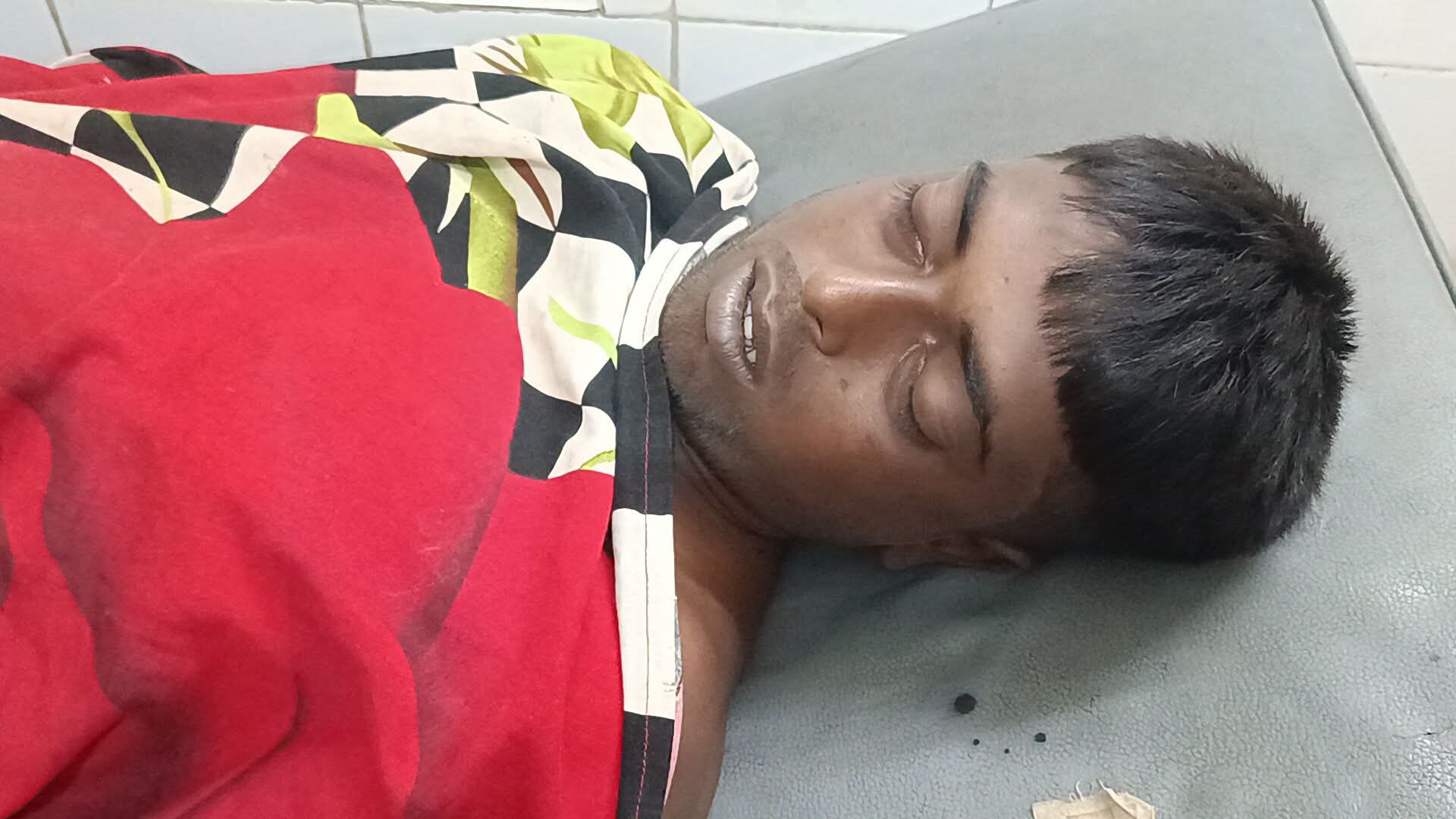 নওগাঁর পোরশায় রিং জাল বসানোকে কেন্দ্র করে সংঘর্ষ: মাথায় আঘাতেএক যুবকের মৃত্যু
