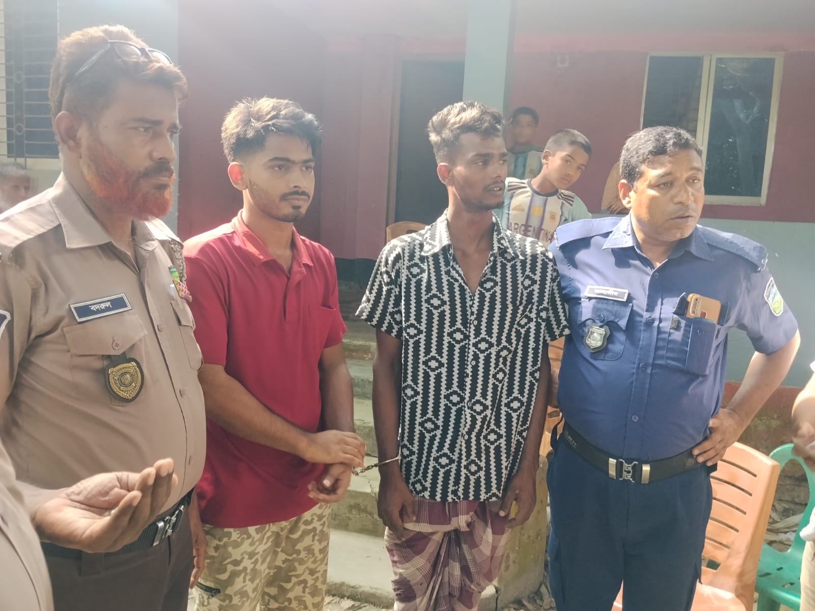 মদনে মাদকসহ দুজন গ্রেপ্তার ভ্রাম্যমান আদালতে ৯০ দিনের সাজা।